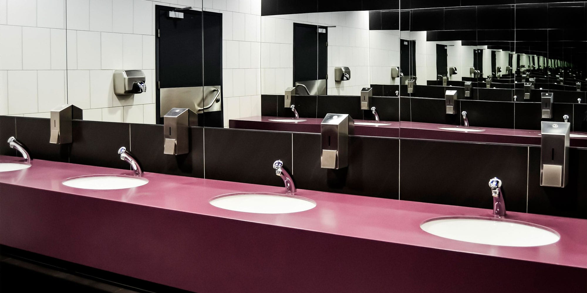 Laadukkaasti siivottu saniteettitila – puhdasta ja edustavaa. Esimerkki Omenasiivouksen tinkimättömästä laadusta.