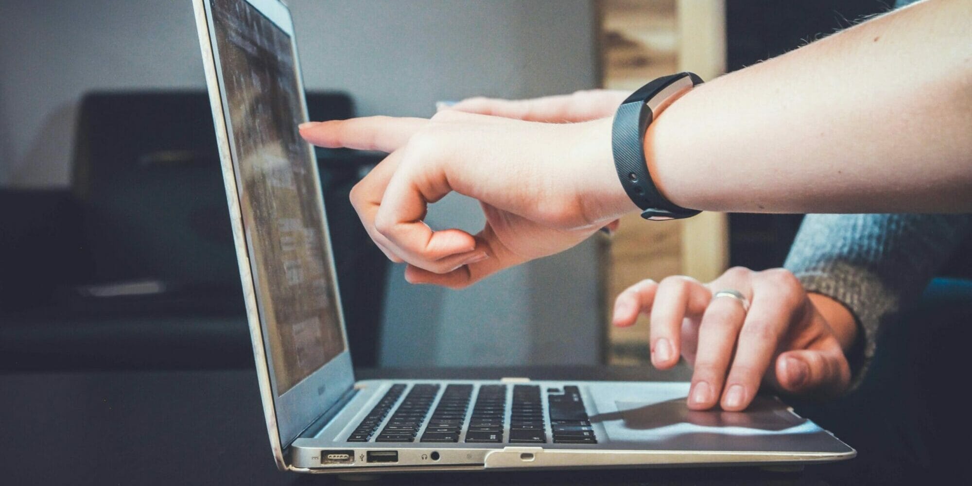 john-FlPc9_VocJ4-unsplash